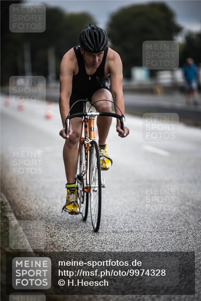 16.08.2026 - KN Förde Triathlon 2026 H.Heesch http://msf.ph/oto/9974328 16.08.2026 11:00:28 Radfahren 301, 317 meine-sportfotos.de