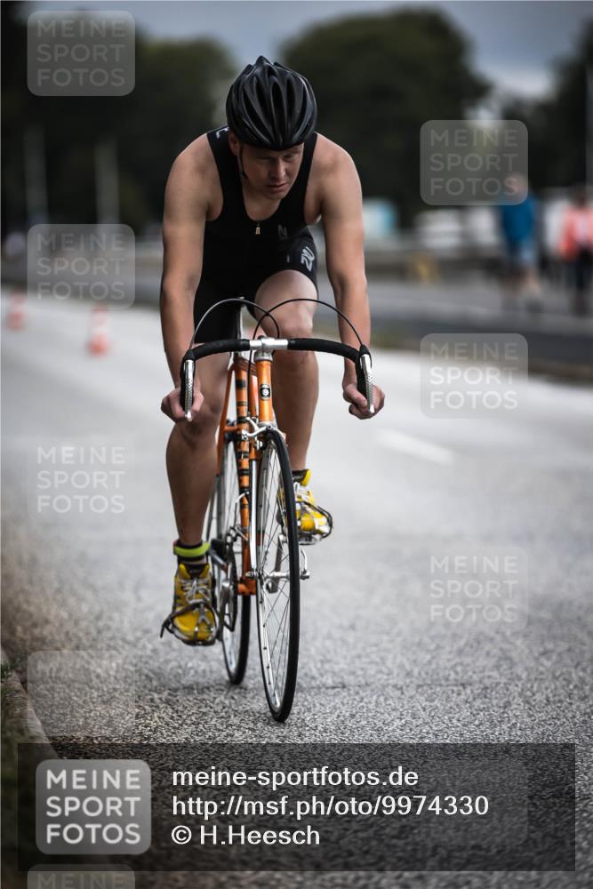 16.08.2026 - KN Förde Triathlon 2026 H.Heesch http://msf.ph/oto/9974330 16.08.2026 11:00:28 Radfahren 301, 317 meine-sportfotos.de