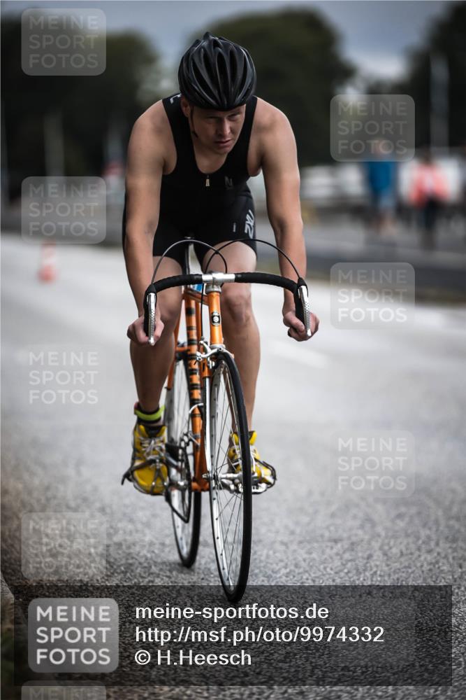 16.08.2026 - KN Förde Triathlon 2026 H.Heesch http://msf.ph/oto/9974332 16.08.2026 11:00:28 Radfahren 301, 317 meine-sportfotos.de