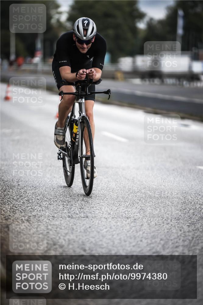 16.08.2026 - KN Förde Triathlon 2026 H.Heesch http://msf.ph/oto/9974380 16.08.2026 11:01:11 Radfahren 319, 323 meine-sportfotos.de