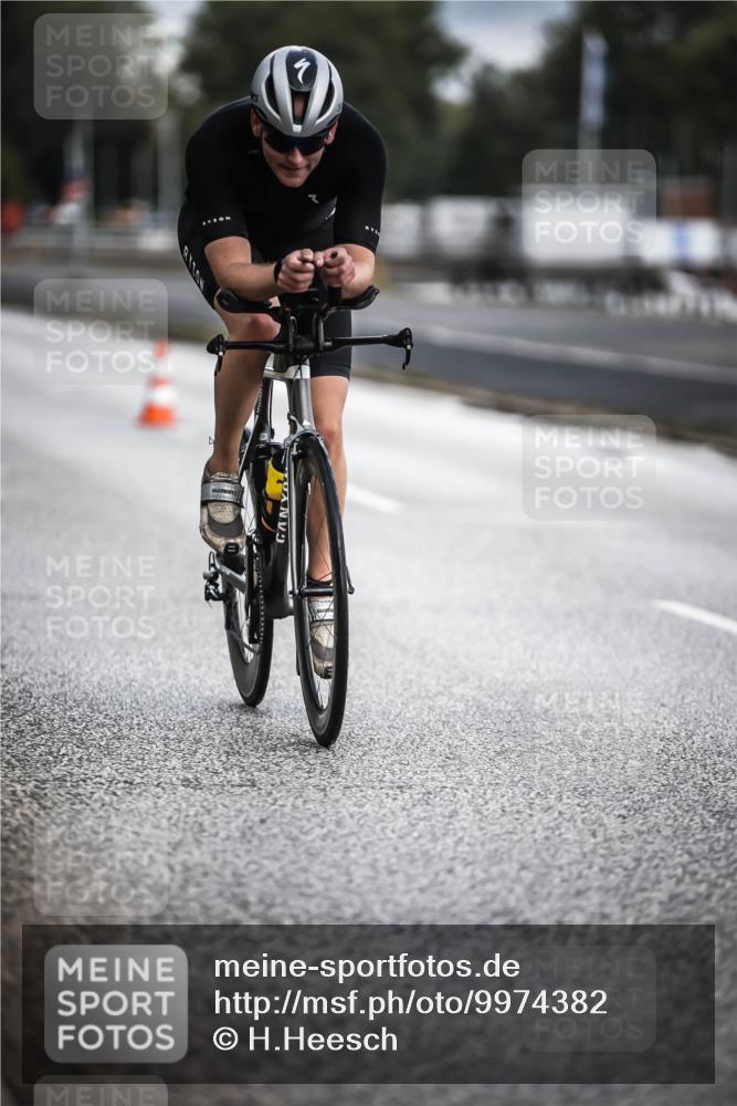 16.08.2026 - KN Förde Triathlon 2026 H.Heesch http://msf.ph/oto/9974382 16.08.2026 11:01:11 Radfahren 319, 323 meine-sportfotos.de