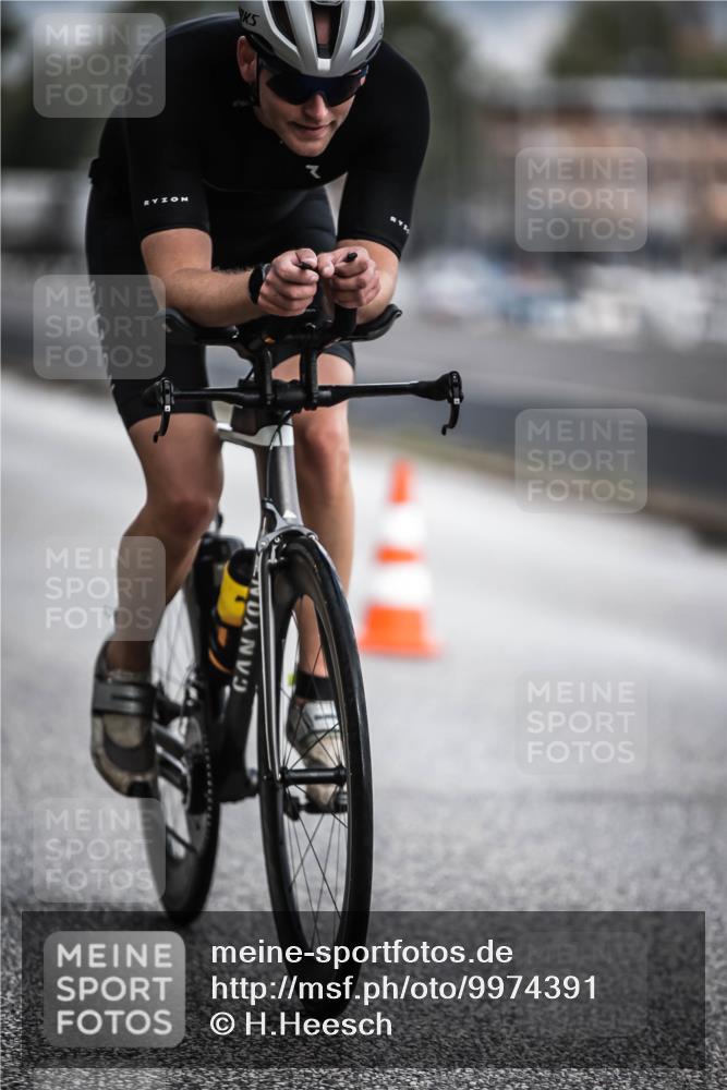 16.08.2026 - KN Förde Triathlon 2026 H.Heesch http://msf.ph/oto/9974391 16.08.2026 11:01:11 Radfahren 319, 323 meine-sportfotos.de