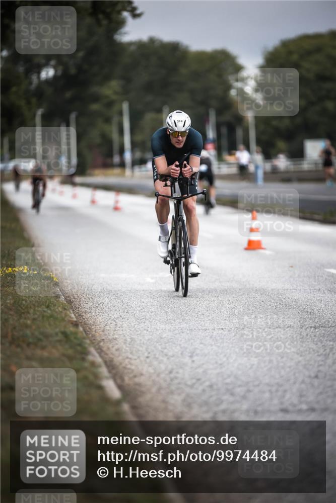 16.08.2026 - KN Förde Triathlon 2026 H.Heesch http://msf.ph/oto/9974484 16.08.2026 11:02:15 Radfahren 314, 327 meine-sportfotos.de