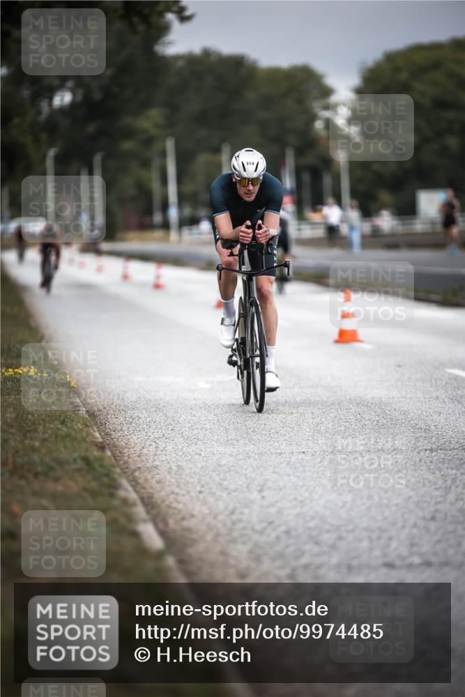 16.08.2026 - KN Förde Triathlon 2026 H.Heesch http://msf.ph/oto/9974485 16.08.2026 11:02:15 Radfahren 314, 327 meine-sportfotos.de