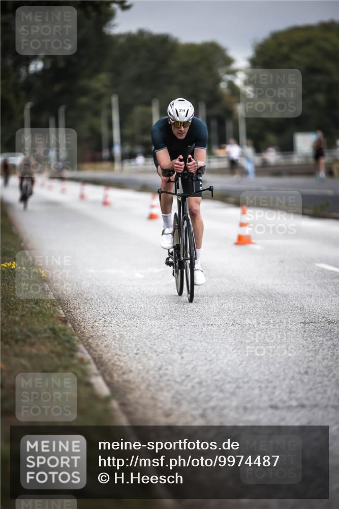 16.08.2026 - KN Förde Triathlon 2026 H.Heesch http://msf.ph/oto/9974487 16.08.2026 11:02:15 Radfahren 314, 327 meine-sportfotos.de
