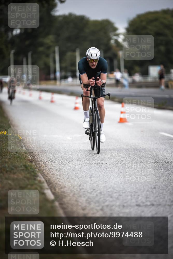 16.08.2026 - KN Förde Triathlon 2026 H.Heesch http://msf.ph/oto/9974488 16.08.2026 11:02:15 Radfahren 314, 327 meine-sportfotos.de