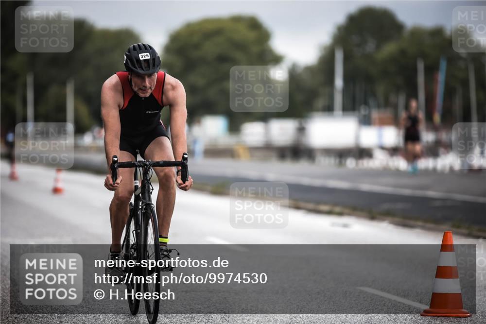 16.08.2026 - KN Förde Triathlon 2026 H.Heesch http://msf.ph/oto/9974530 16.08.2026 11:02:30 Radfahren 321, 325 meine-sportfotos.de