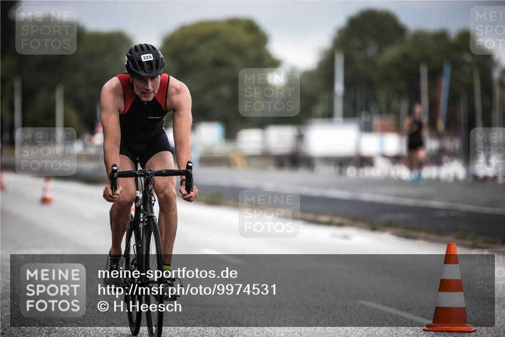 16.08.2026 - KN Förde Triathlon 2026 H.Heesch http://msf.ph/oto/9974531 16.08.2026 11:02:30 Radfahren 321, 325 meine-sportfotos.de