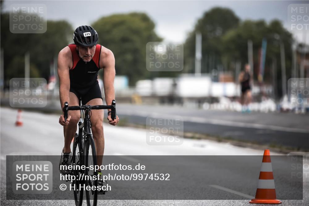 16.08.2026 - KN Förde Triathlon 2026 H.Heesch http://msf.ph/oto/9974532 16.08.2026 11:02:30 Radfahren 321, 325 meine-sportfotos.de
