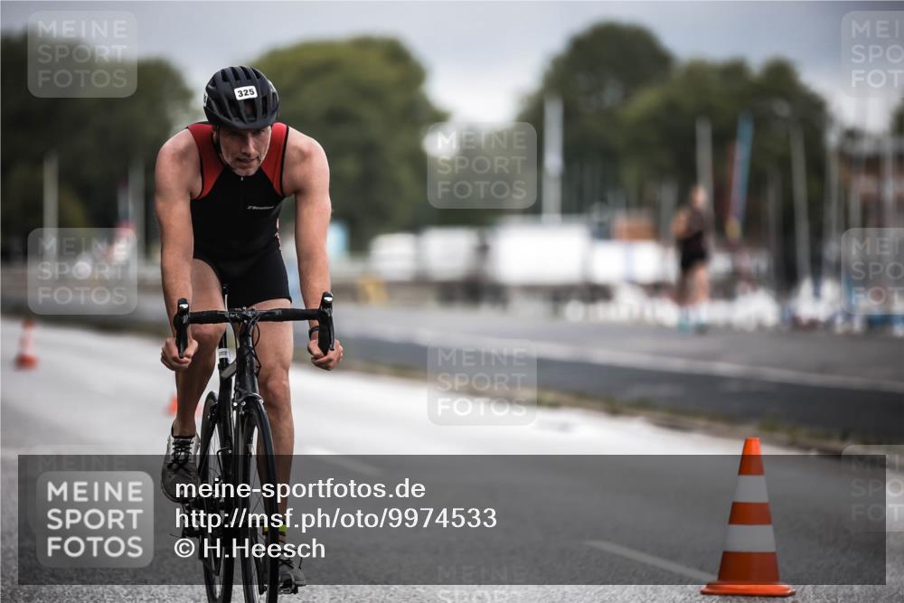 16.08.2026 - KN Förde Triathlon 2026 H.Heesch http://msf.ph/oto/9974533 16.08.2026 11:02:30 Radfahren 321, 325 meine-sportfotos.de