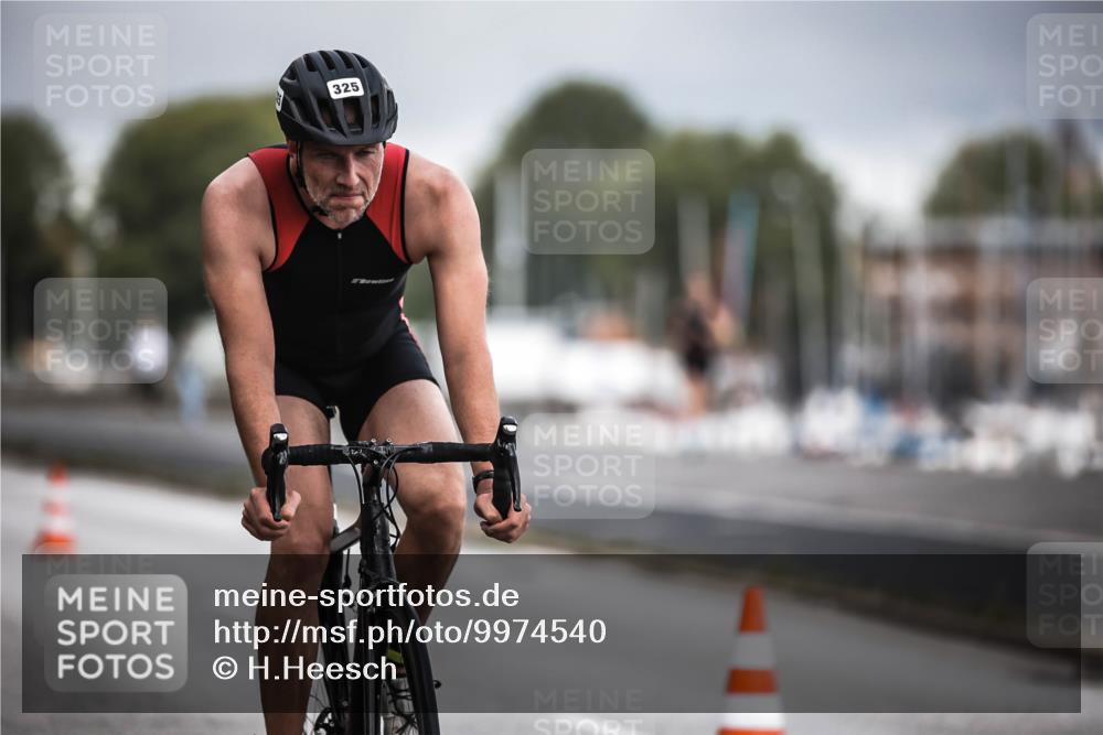 16.08.2026 - KN Förde Triathlon 2026 H.Heesch http://msf.ph/oto/9974540 16.08.2026 11:02:30 Radfahren 321, 325 meine-sportfotos.de