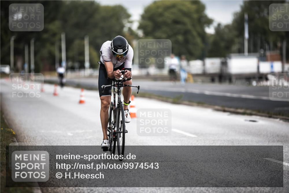 16.08.2026 - KN Förde Triathlon 2026 H.Heesch http://msf.ph/oto/9974543 16.08.2026 11:02:39 Radfahren 317, 324, 336 meine-sportfotos.de