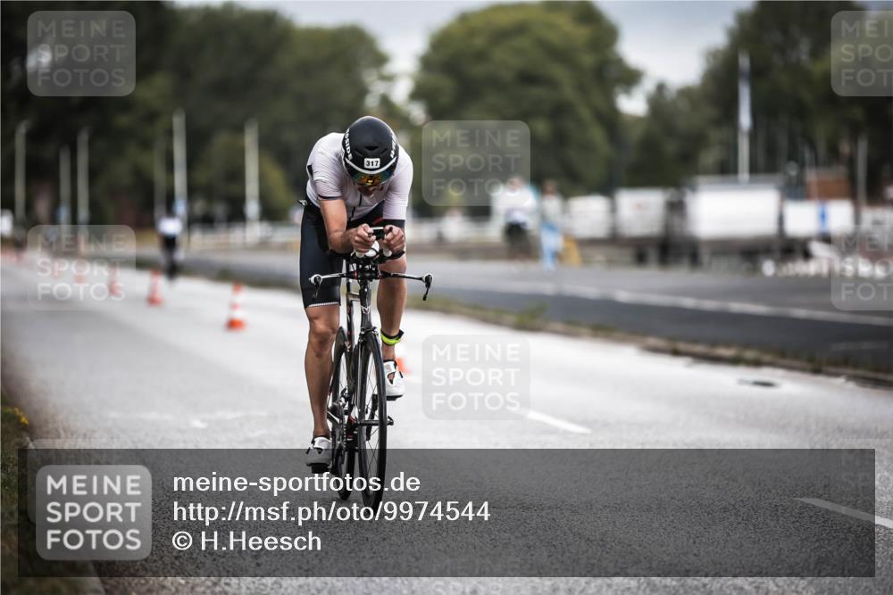 16.08.2026 - KN Förde Triathlon 2026 H.Heesch http://msf.ph/oto/9974544 16.08.2026 11:02:39 Radfahren 317, 324, 336 meine-sportfotos.de