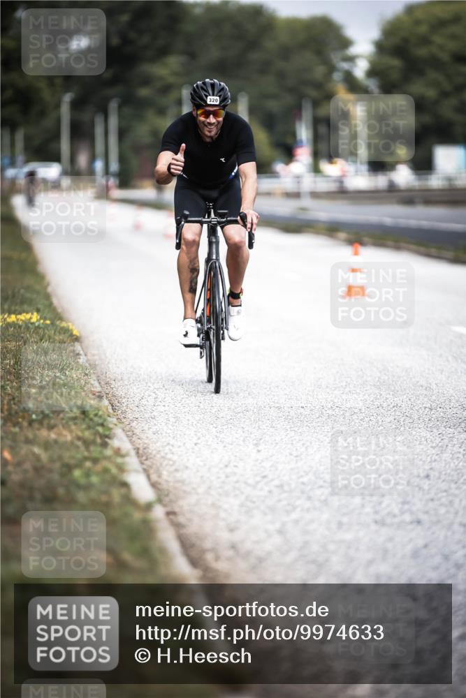 16.08.2026 - KN Förde Triathlon 2026 H.Heesch http://msf.ph/oto/9974633 16.08.2026 11:04:04 Radfahren 320, 363 meine-sportfotos.de