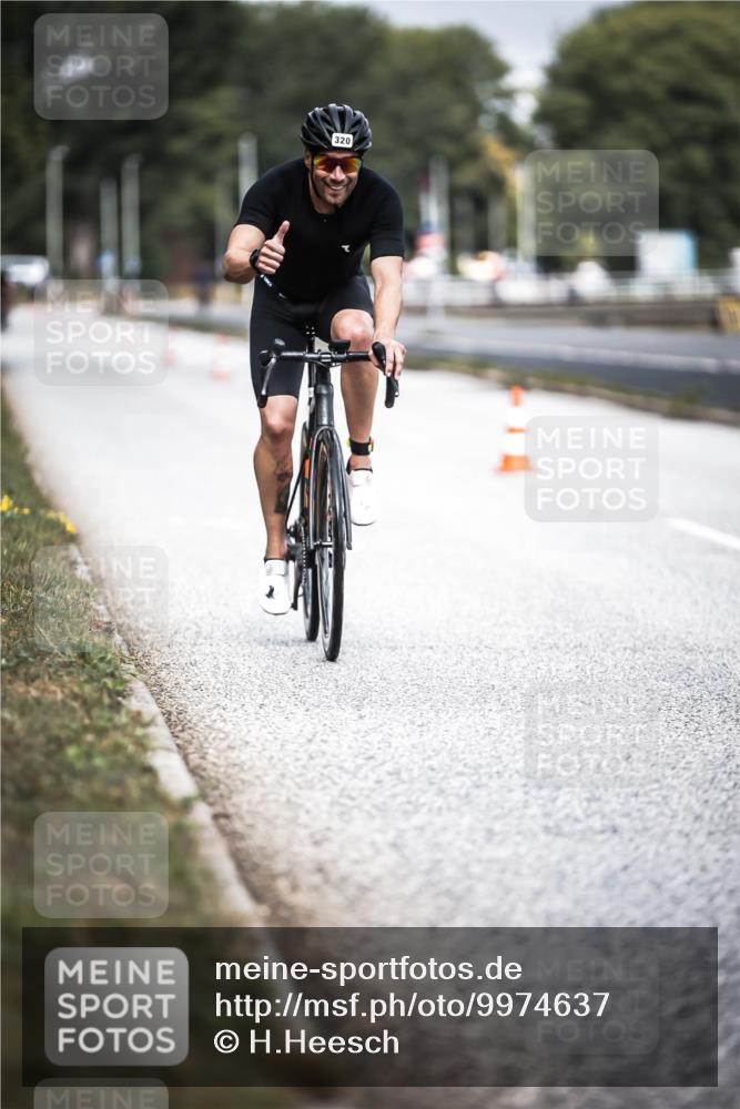 16.08.2026 - KN Förde Triathlon 2026 H.Heesch http://msf.ph/oto/9974637 16.08.2026 11:04:04 Radfahren 320, 363 meine-sportfotos.de