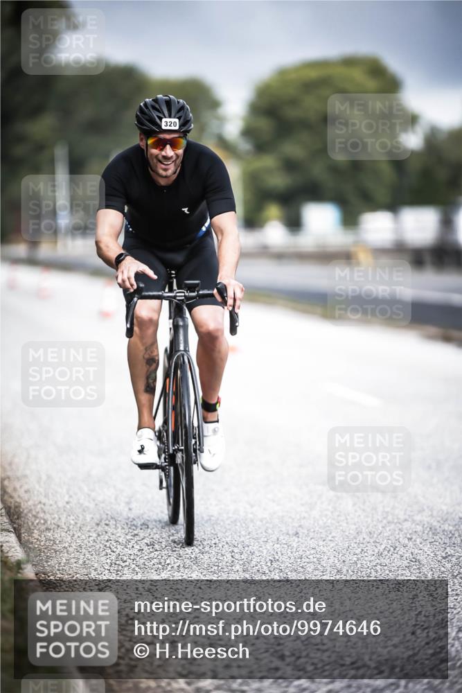 16.08.2026 - KN Förde Triathlon 2026 H.Heesch http://msf.ph/oto/9974646 16.08.2026 11:04:04 Radfahren 320, 363 meine-sportfotos.de