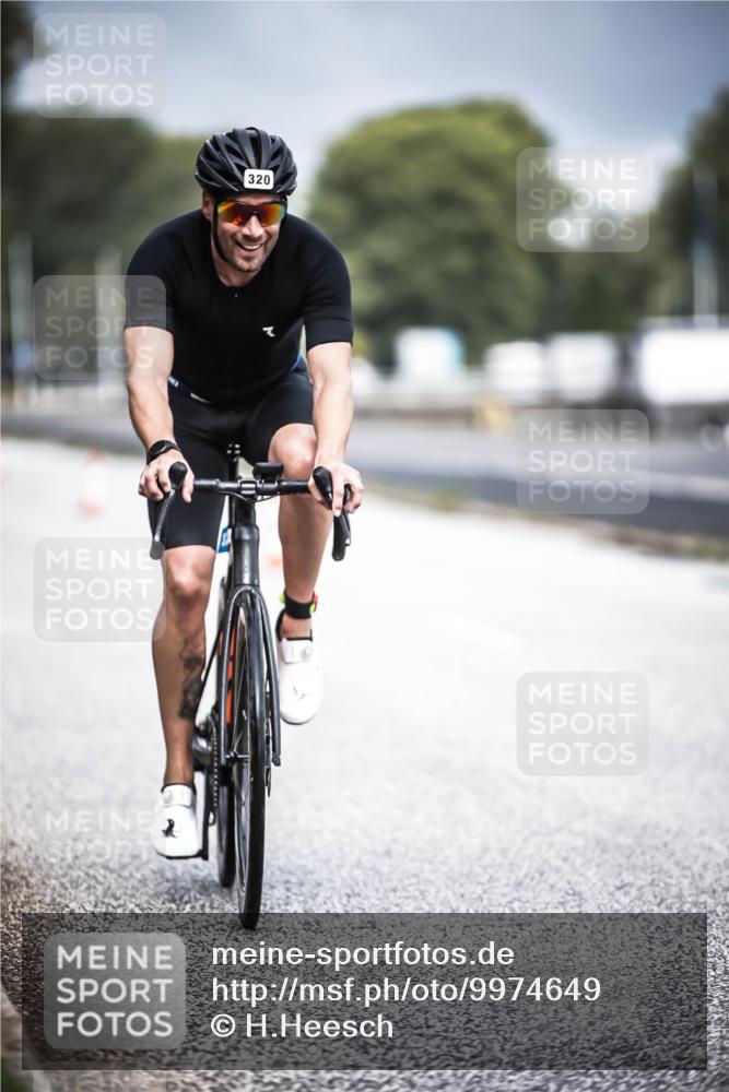 16.08.2026 - KN Förde Triathlon 2026 H.Heesch http://msf.ph/oto/9974649 16.08.2026 11:04:04 Radfahren 320, 363 meine-sportfotos.de