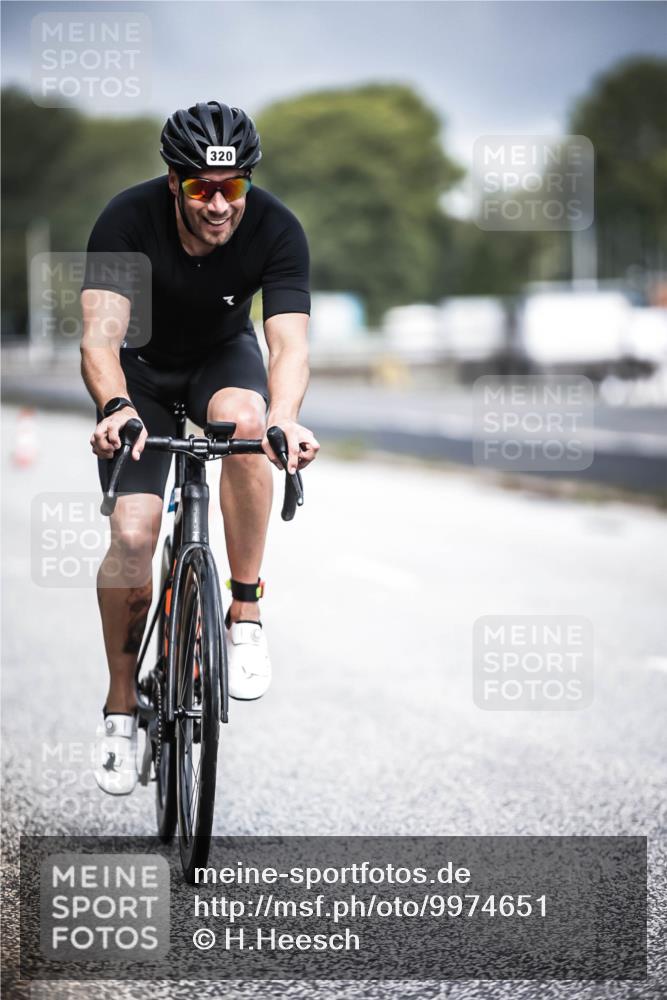 16.08.2026 - KN Förde Triathlon 2026 H.Heesch http://msf.ph/oto/9974651 16.08.2026 11:04:04 Radfahren 320, 363 meine-sportfotos.de