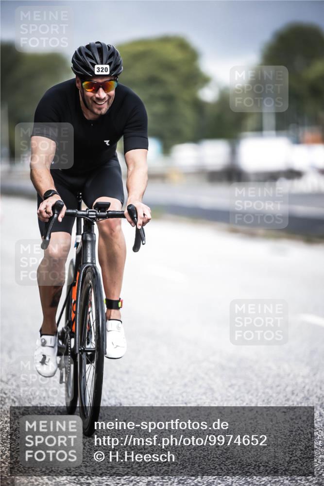 16.08.2026 - KN Förde Triathlon 2026 H.Heesch http://msf.ph/oto/9974652 16.08.2026 11:04:05 Radfahren 320, 363 meine-sportfotos.de