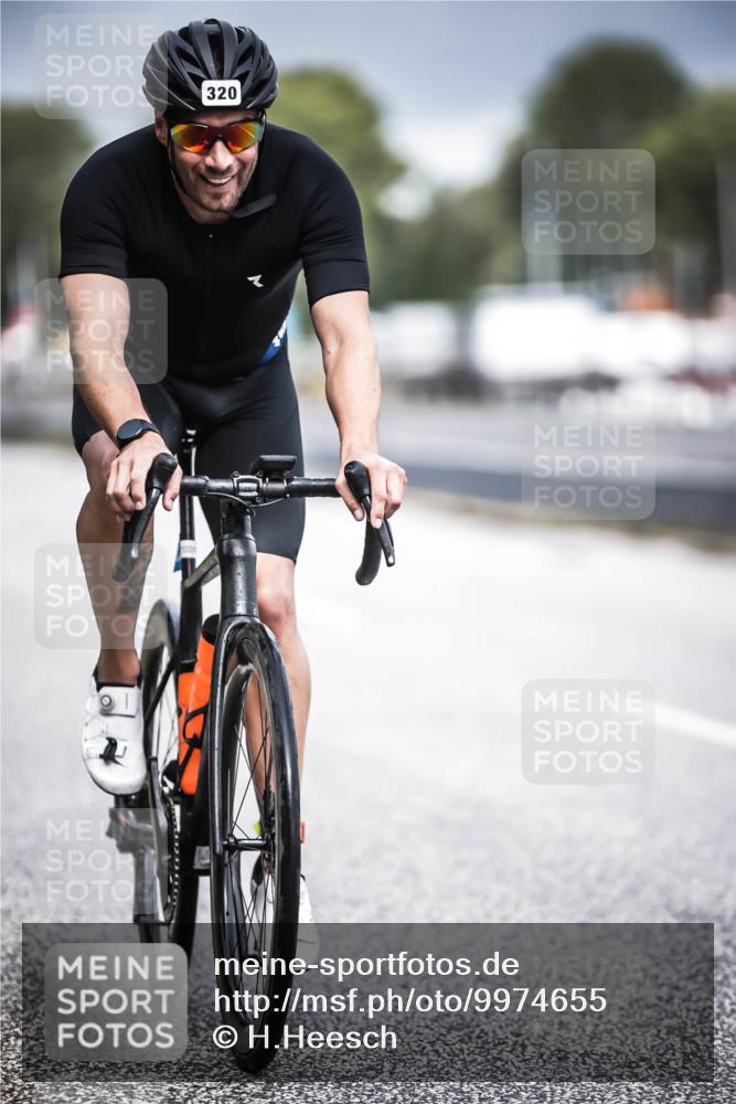 16.08.2026 - KN Förde Triathlon 2026 H.Heesch http://msf.ph/oto/9974655 16.08.2026 11:04:05 Radfahren 320, 363 meine-sportfotos.de