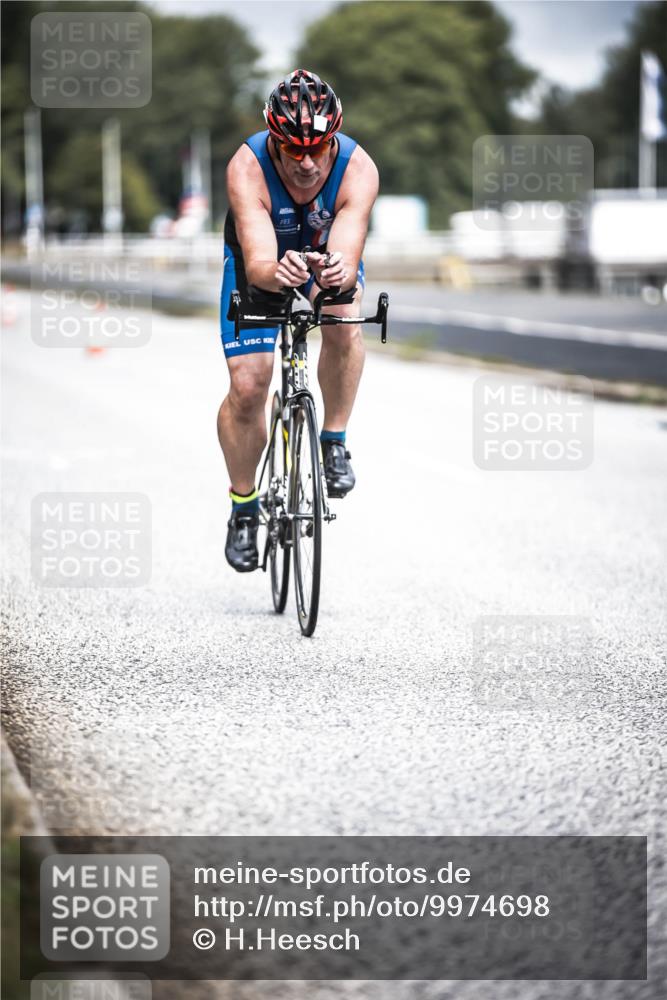 16.08.2026 - KN Förde Triathlon 2026 H.Heesch http://msf.ph/oto/9974698 16.08.2026 11:04:32 Radfahren 321, 327 meine-sportfotos.de