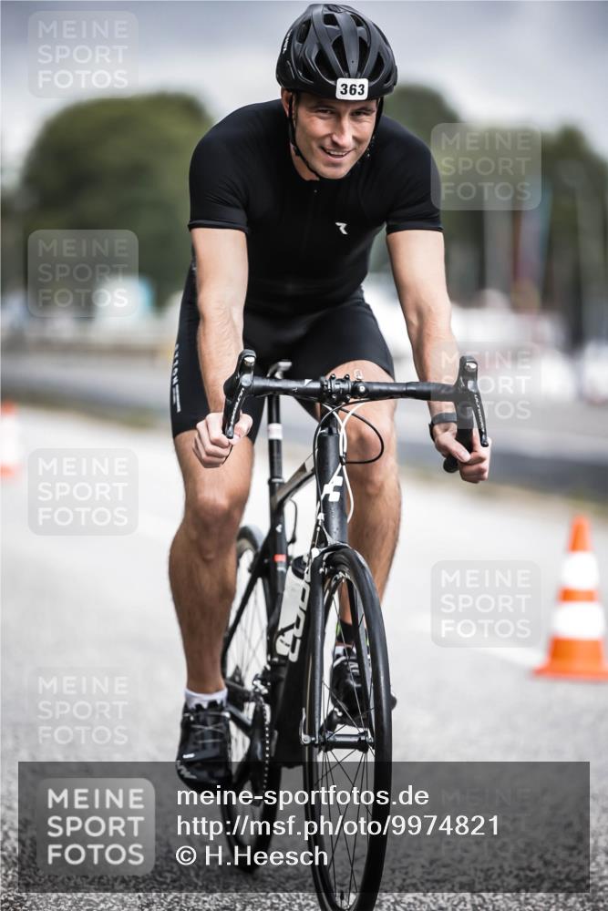 16.08.2026 - KN Förde Triathlon 2026 H.Heesch http://msf.ph/oto/9974821 16.08.2026 11:06:19 Radfahren 339, 363 meine-sportfotos.de