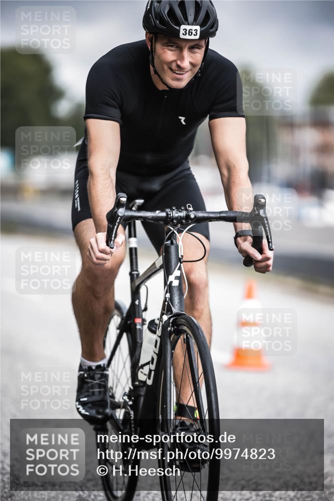 16.08.2026 - KN Förde Triathlon 2026 H.Heesch http://msf.ph/oto/9974823 16.08.2026 11:06:19 Radfahren 339, 363 meine-sportfotos.de