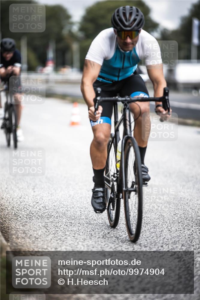 16.08.2026 - KN Förde Triathlon 2026 H.Heesch http://msf.ph/oto/9974904 16.08.2026 11:07:22 Radfahren 302, 322, 328, 345, 348, 371 meine-sportfotos.de