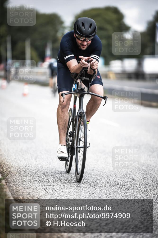 16.08.2026 - KN Förde Triathlon 2026 H.Heesch http://msf.ph/oto/9974909 16.08.2026 11:07:24 Radfahren 302, 322, 328 meine-sportfotos.de