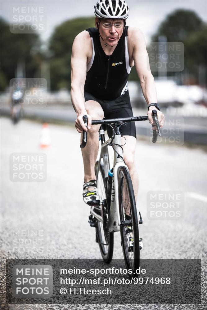 16.08.2026 - KN Förde Triathlon 2026 H.Heesch http://msf.ph/oto/9974968 16.08.2026 11:07:41 Radfahren 355, 367 meine-sportfotos.de