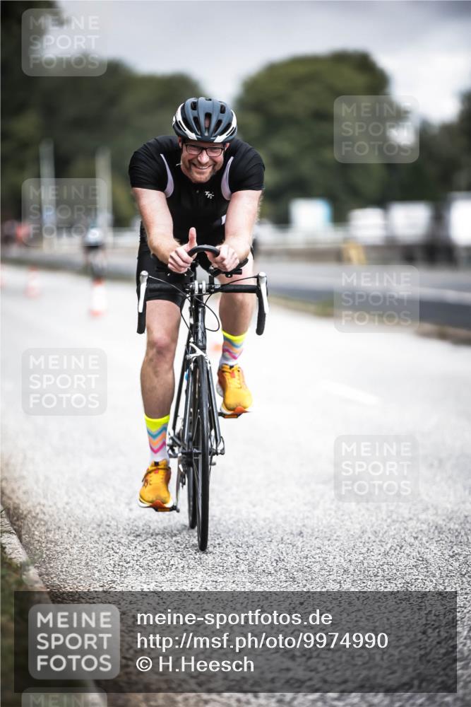 16.08.2026 - KN Förde Triathlon 2026 H.Heesch http://msf.ph/oto/9974990 16.08.2026 11:07:44 Radfahren 355, 367, 391 meine-sportfotos.de