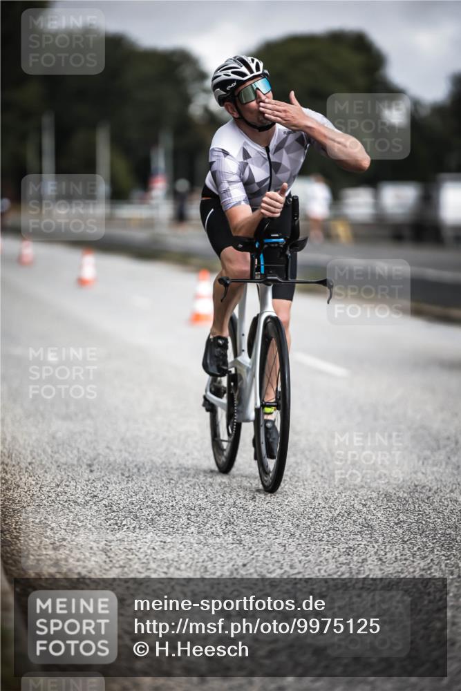 16.08.2026 - KN Förde Triathlon 2026 H.Heesch http://msf.ph/oto/9975125 16.08.2026 11:09:31 Radfahren 221, 302, 305, 330, 356, 357, 369, 377, 389, 397 meine-sportfotos.de