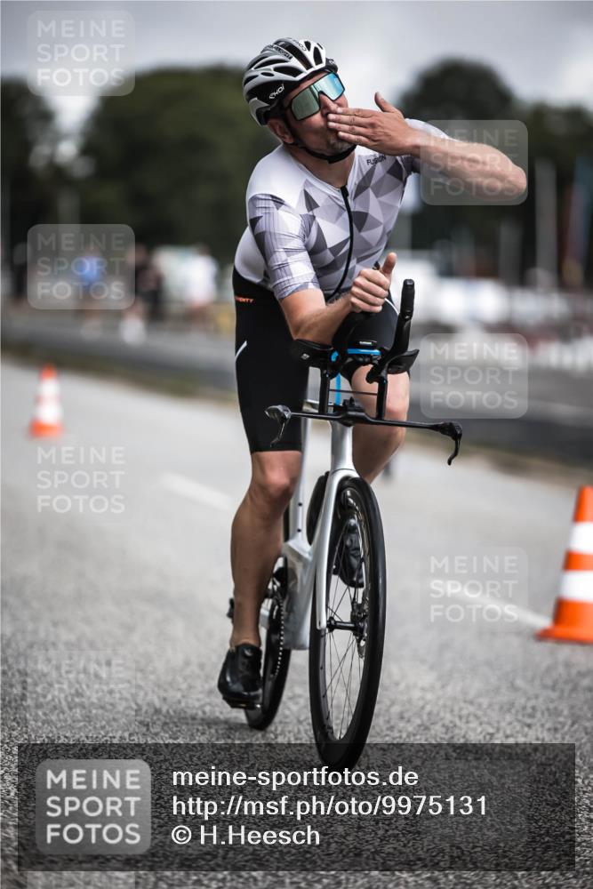 16.08.2026 - KN Förde Triathlon 2026 H.Heesch http://msf.ph/oto/9975131 16.08.2026 11:09:32 Radfahren 221, 302, 305, 330, 357, 369, 377, 389, 397 meine-sportfotos.de