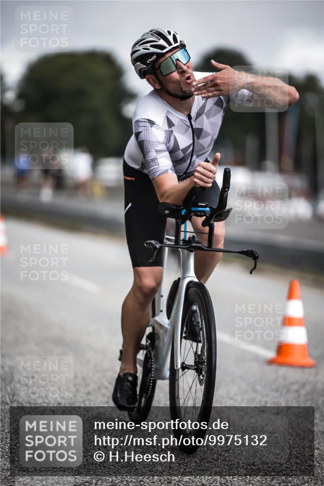 16.08.2026 - KN Förde Triathlon 2026 H.Heesch http://msf.ph/oto/9975132 16.08.2026 11:09:32 Radfahren 221, 302, 305, 330, 357, 369, 377, 389, 397 meine-sportfotos.de