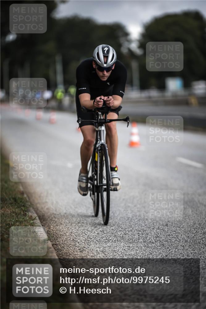 16.08.2026 - KN Förde Triathlon 2026 H.Heesch http://msf.ph/oto/9975245 16.08.2026 11:10:13 Radfahren 319, 325 meine-sportfotos.de