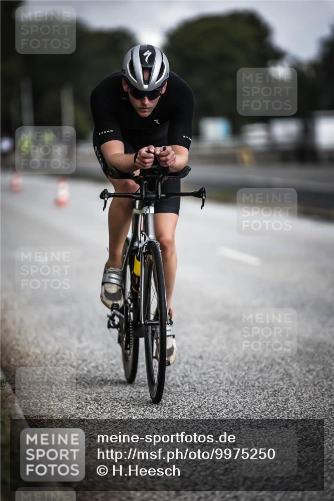 16.08.2026 - KN Förde Triathlon 2026 H.Heesch http://msf.ph/oto/9975250 16.08.2026 11:10:13 Radfahren 319, 325 meine-sportfotos.de