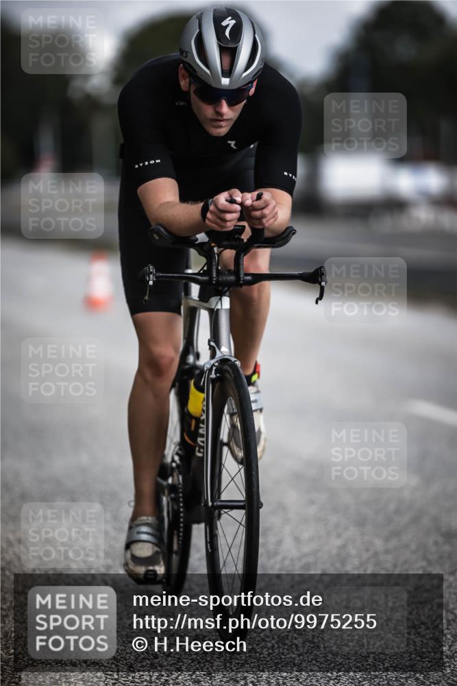 16.08.2026 - KN Förde Triathlon 2026 H.Heesch http://msf.ph/oto/9975255 16.08.2026 11:10:13 Radfahren 319, 325 meine-sportfotos.de