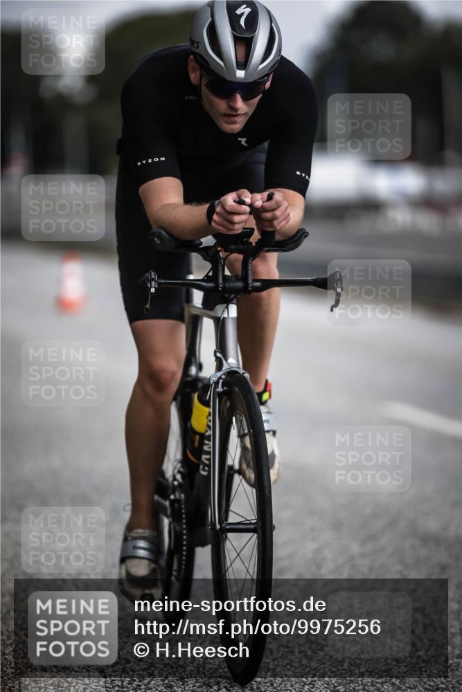 16.08.2026 - KN Förde Triathlon 2026 H.Heesch http://msf.ph/oto/9975256 16.08.2026 11:10:13 Radfahren 319, 325 meine-sportfotos.de