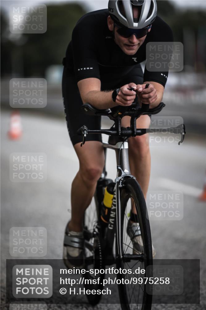 16.08.2026 - KN Förde Triathlon 2026 H.Heesch http://msf.ph/oto/9975258 16.08.2026 11:10:13 Radfahren 319, 325 meine-sportfotos.de