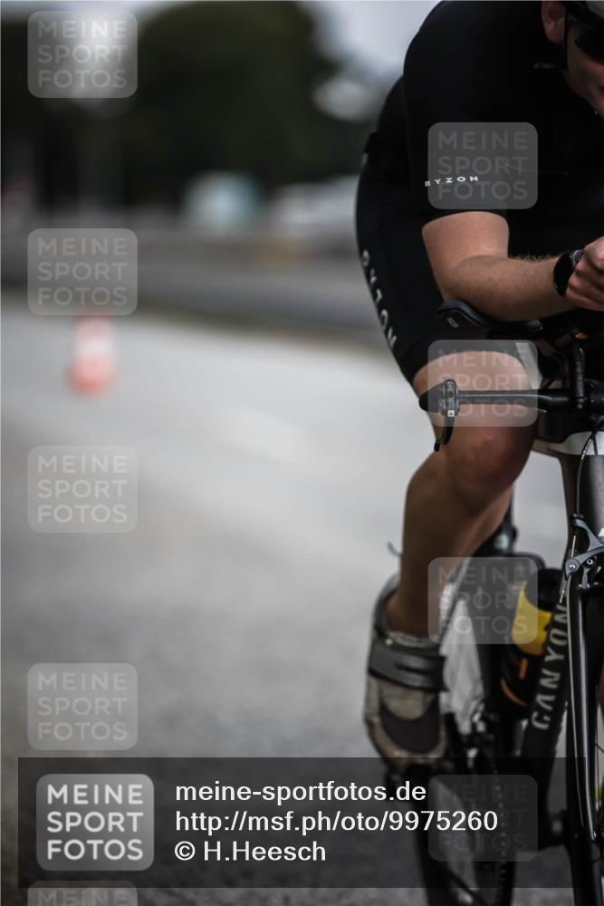 16.08.2026 - KN Förde Triathlon 2026 H.Heesch http://msf.ph/oto/9975260 16.08.2026 11:10:13 Radfahren 319, 325 meine-sportfotos.de