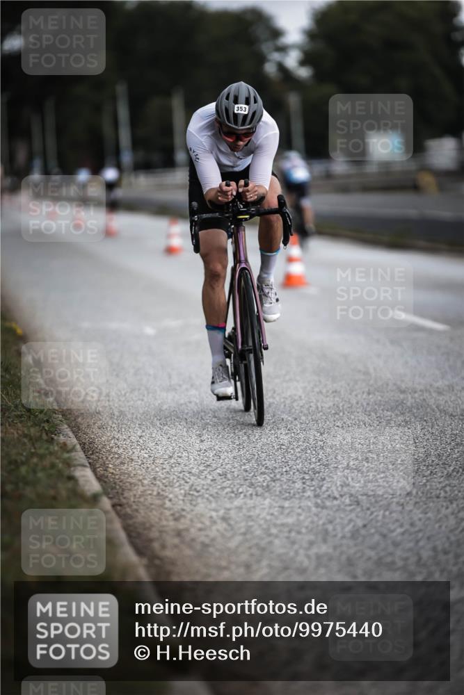 16.08.2026 - KN Förde Triathlon 2026 H.Heesch http://msf.ph/oto/9975440 16.08.2026 11:11:27 Radfahren 353, 409 meine-sportfotos.de