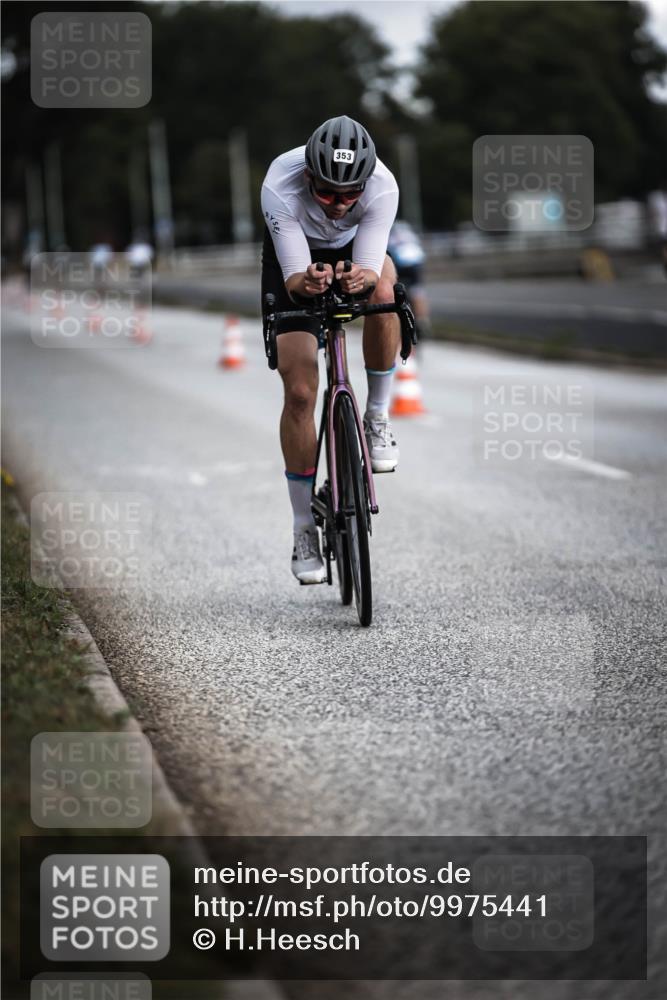 16.08.2026 - KN Förde Triathlon 2026 H.Heesch http://msf.ph/oto/9975441 16.08.2026 11:11:27 Radfahren 353, 409 meine-sportfotos.de