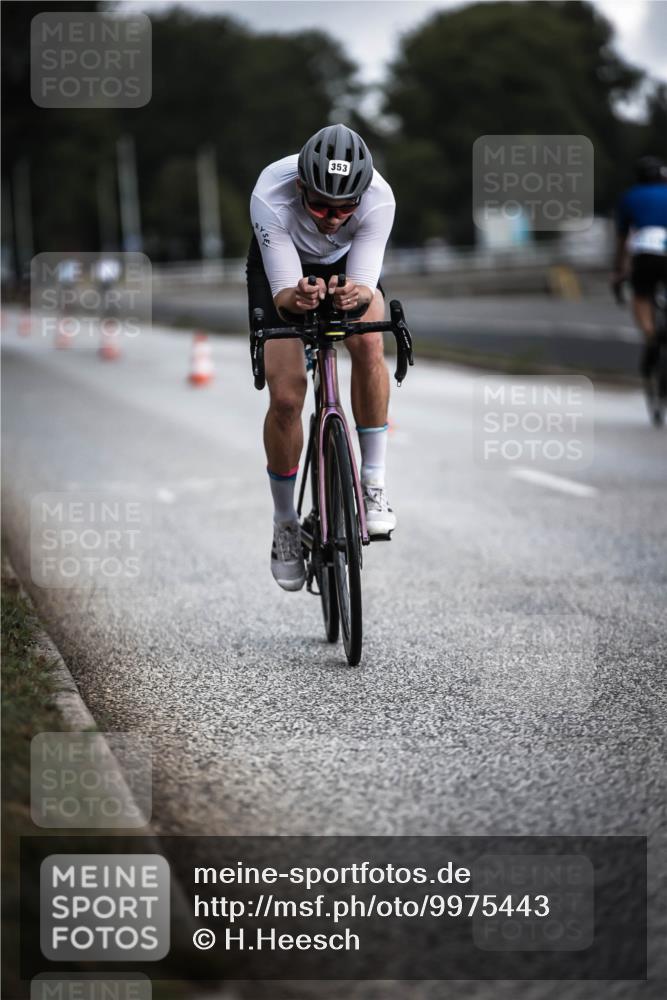 16.08.2026 - KN Förde Triathlon 2026 H.Heesch http://msf.ph/oto/9975443 16.08.2026 11:11:27 Radfahren 353, 409 meine-sportfotos.de