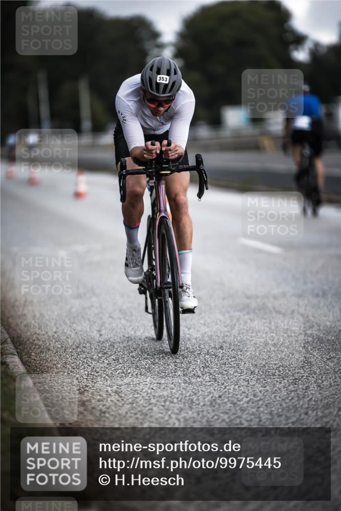 16.08.2026 - KN Förde Triathlon 2026 H.Heesch http://msf.ph/oto/9975445 16.08.2026 11:11:27 Radfahren 353, 409 meine-sportfotos.de
