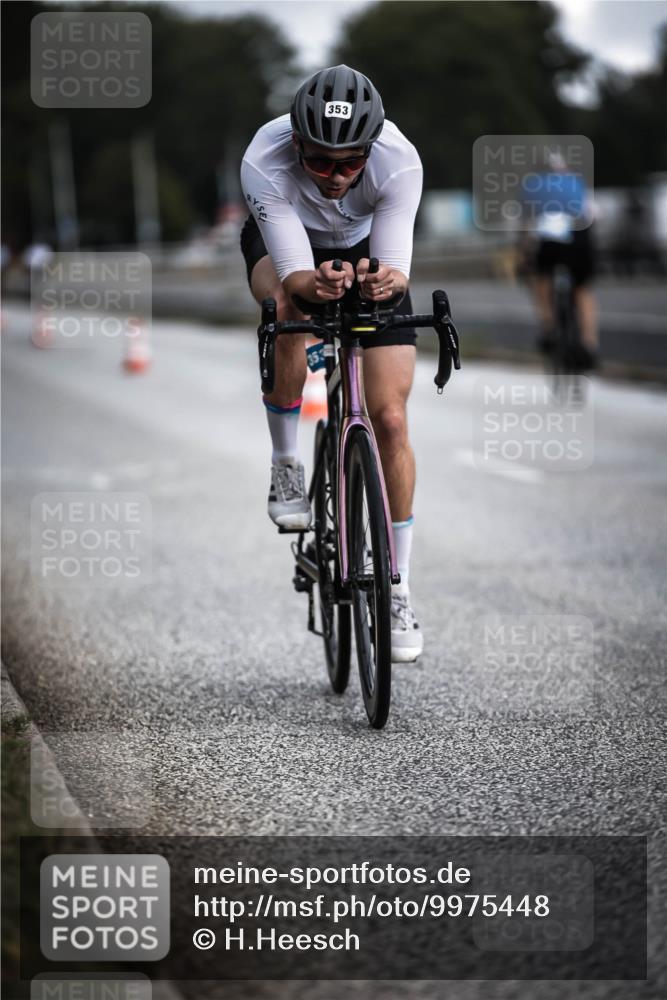16.08.2026 - KN Förde Triathlon 2026 H.Heesch http://msf.ph/oto/9975448 16.08.2026 11:11:27 Radfahren 353, 409 meine-sportfotos.de