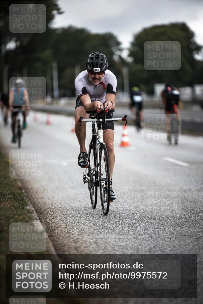 16.08.2026 - KN Förde Triathlon 2026 H.Heesch http://msf.ph/oto/9975572 16.08.2026 11:12:01 Radfahren 357, 369, 370, 389, 393, 397 meine-sportfotos.de