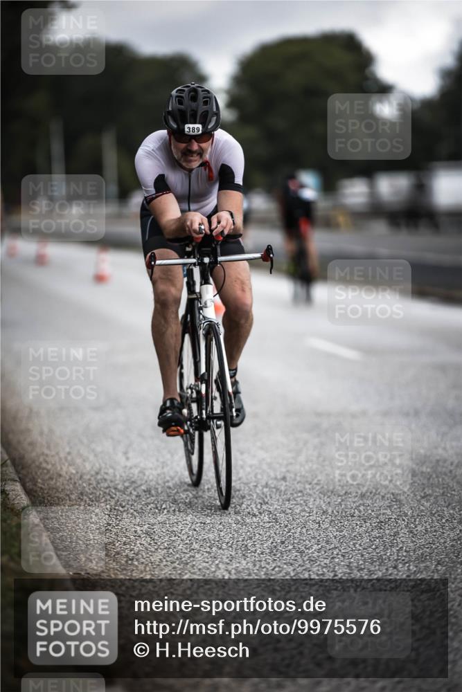 16.08.2026 - KN Förde Triathlon 2026 H.Heesch http://msf.ph/oto/9975576 16.08.2026 11:12:01 Radfahren 357, 369, 370, 389, 393, 397 meine-sportfotos.de