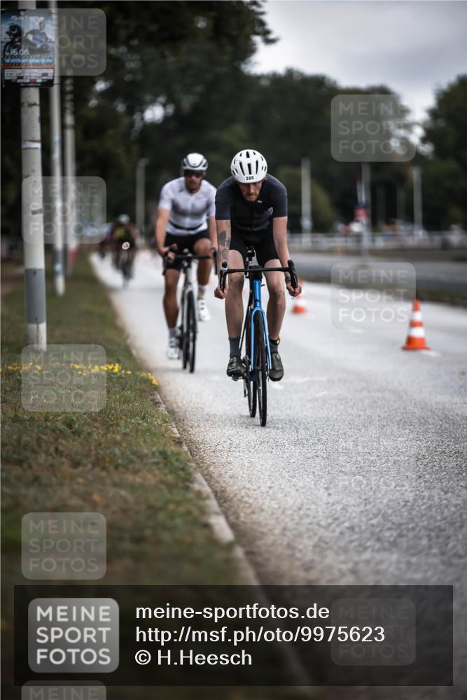 16.08.2026 - KN Förde Triathlon 2026 H.Heesch http://msf.ph/oto/9975623 16.08.2026 11:12:19 Radfahren 315, 388, 400, 408 meine-sportfotos.de