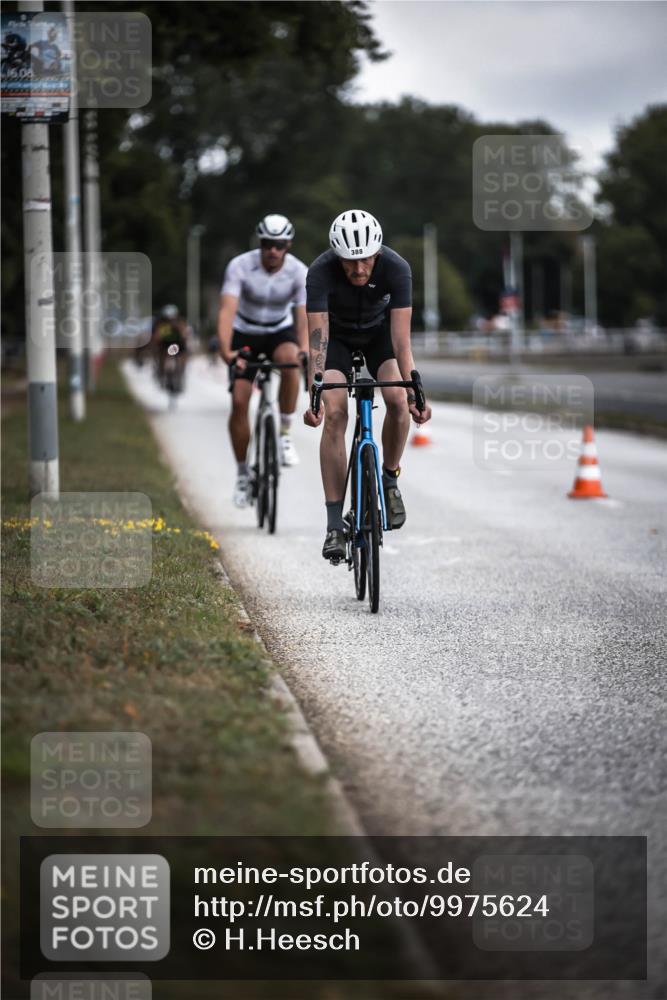 16.08.2026 - KN Förde Triathlon 2026 H.Heesch http://msf.ph/oto/9975624 16.08.2026 11:12:20 Radfahren 315, 388, 400, 408 meine-sportfotos.de