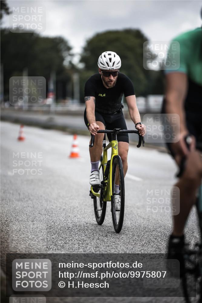 16.08.2026 - KN Förde Triathlon 2026 H.Heesch http://msf.ph/oto/9975807 16.08.2026 11:13:18 Radfahren 329, 379, 385 meine-sportfotos.de